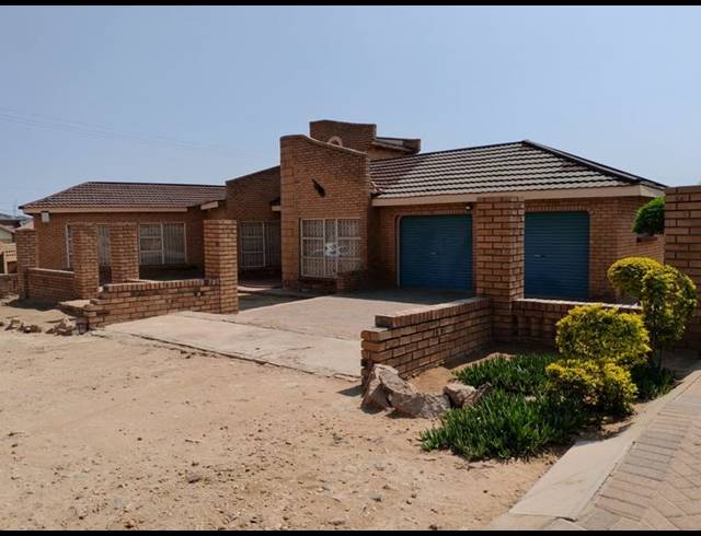 4 BEDROOM HOUSE FOR SALE IN MANKWENG